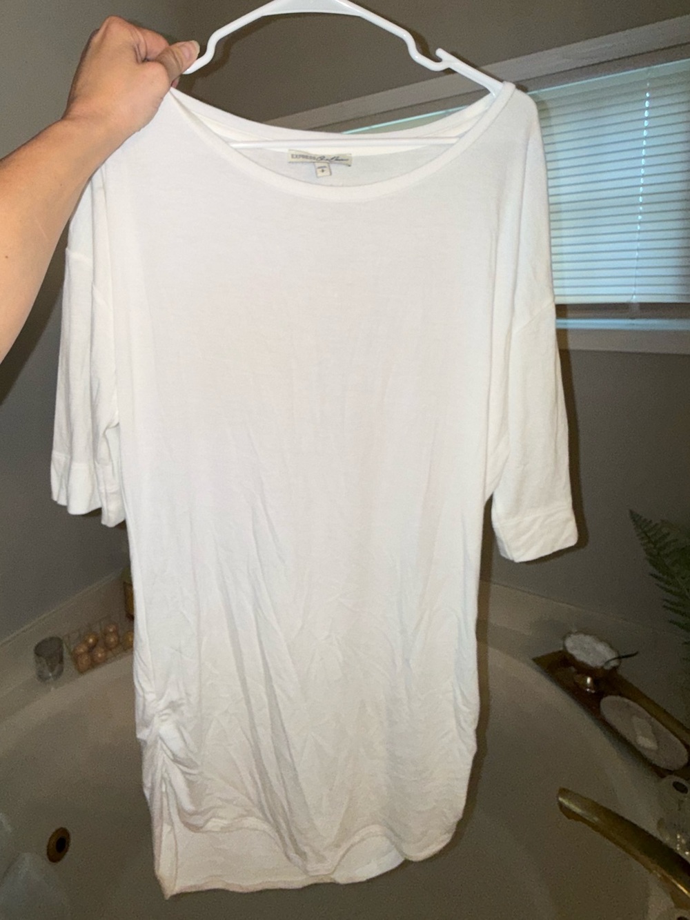 Express White Short-Sleeve Crewneck Tunic Tee